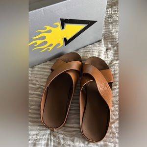 Volatile sandals